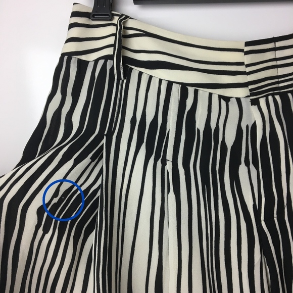 [ SOLD ] Alice + Olivia > Pleated Striped Shorts - Picture 7 of 8